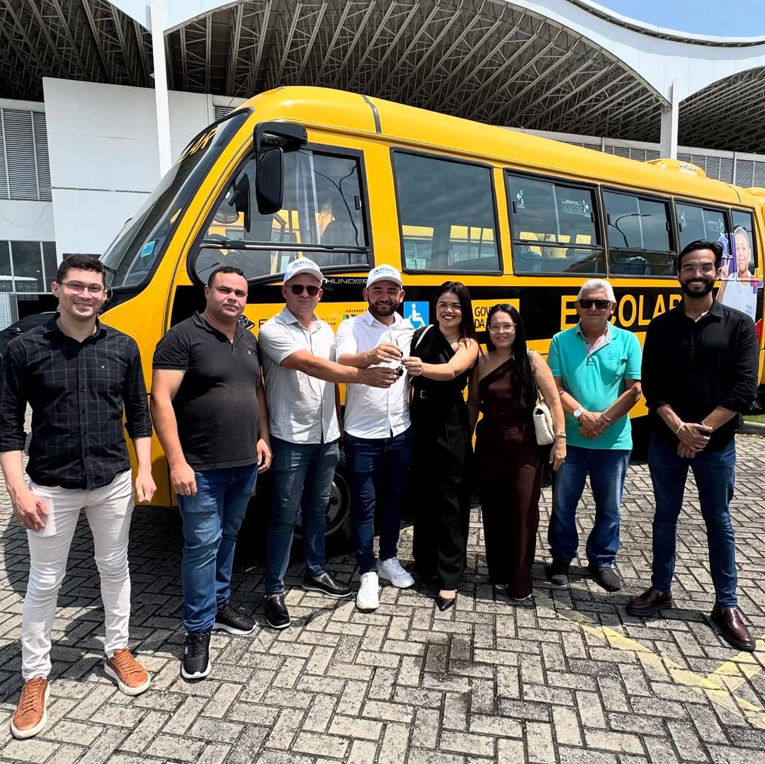 Curral de Cima conquista novo ônibus escolar em parceria com o Governo do Estado